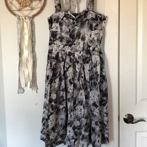 Summer knee-length pleated grey flower dress.